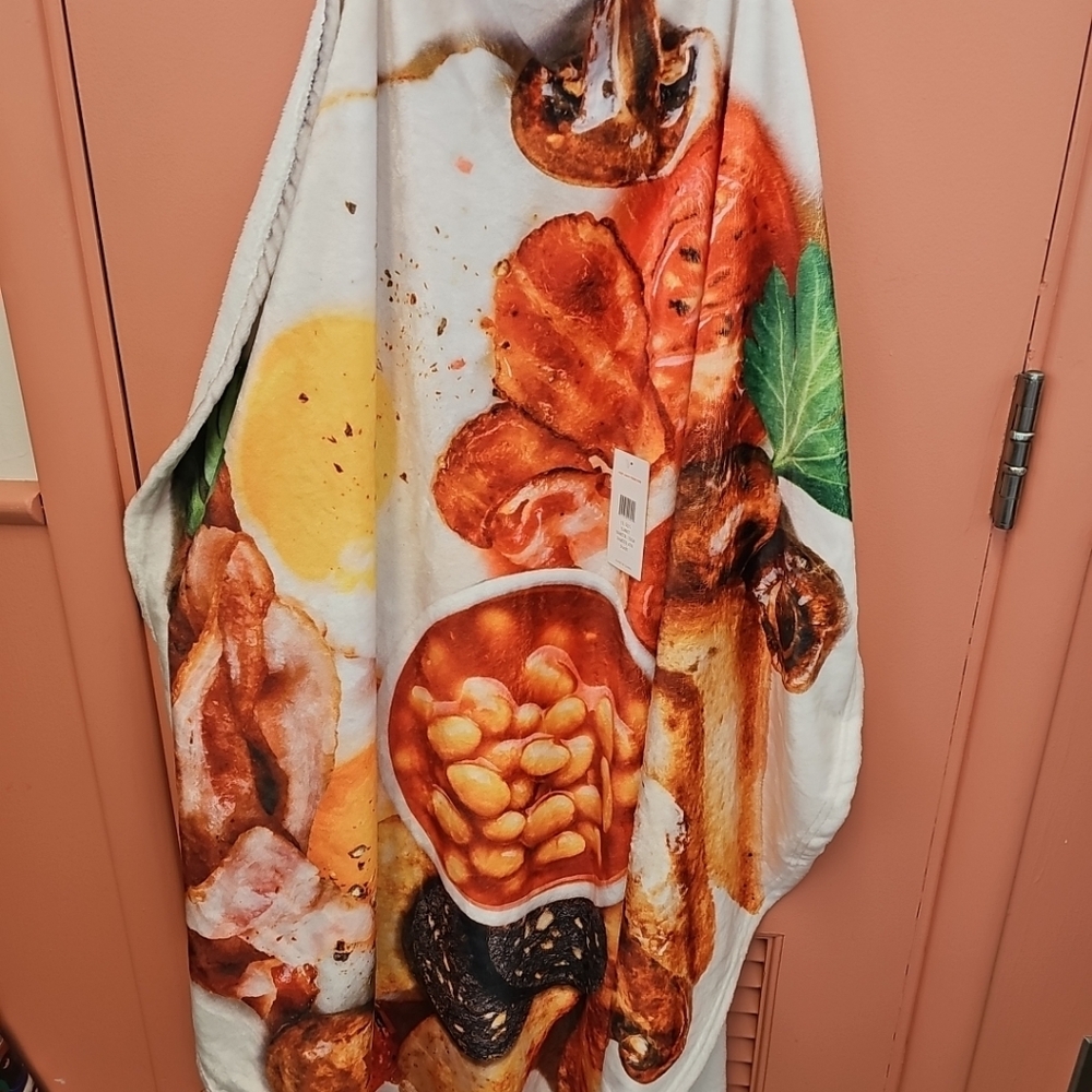 NWT Bottilo Home 47" Round Brunch Realistic Bacon Eggs Beans Soft Blanket Throw